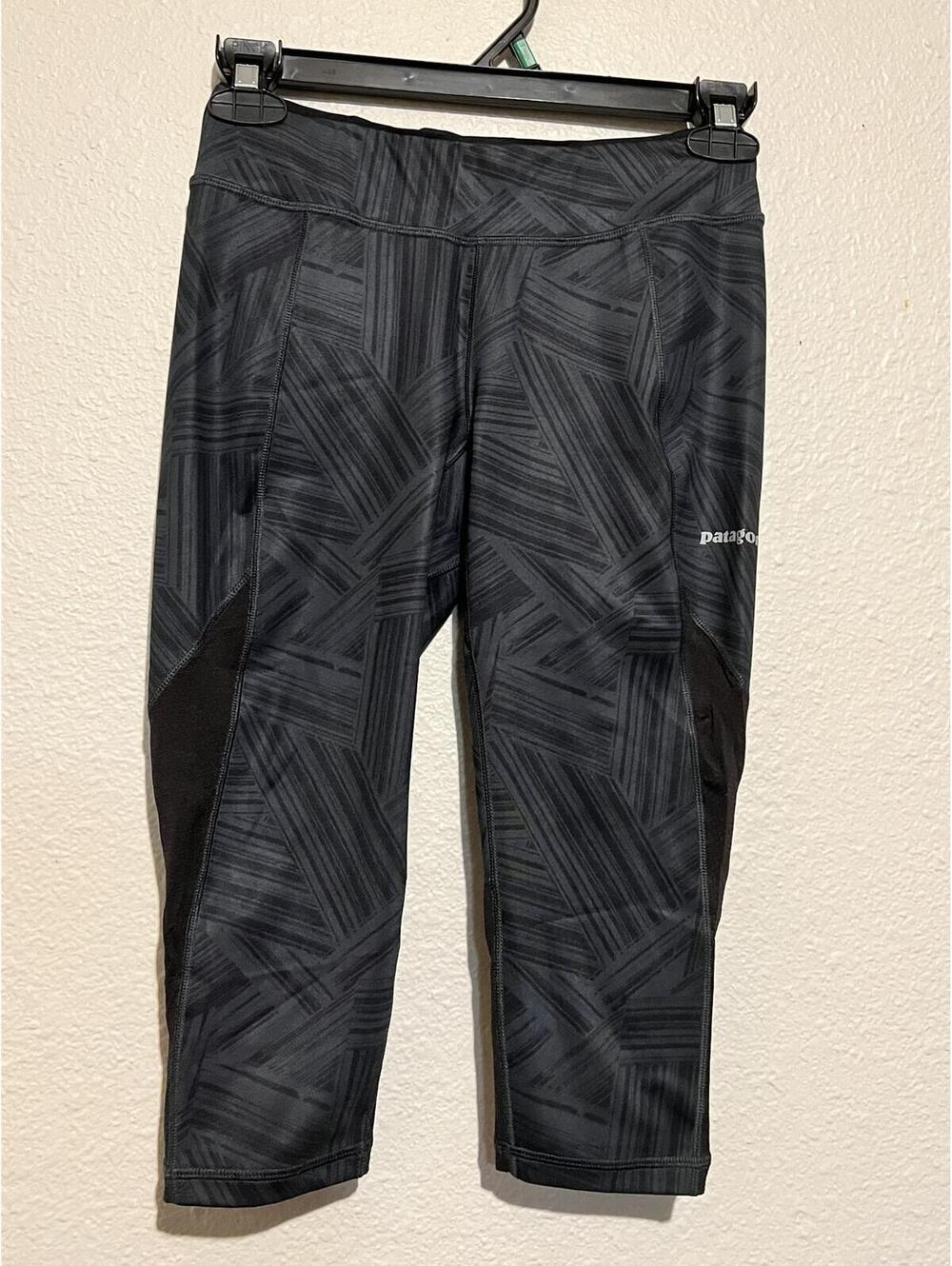 Patagonia Women's XS Black Patterned Athletic Capris